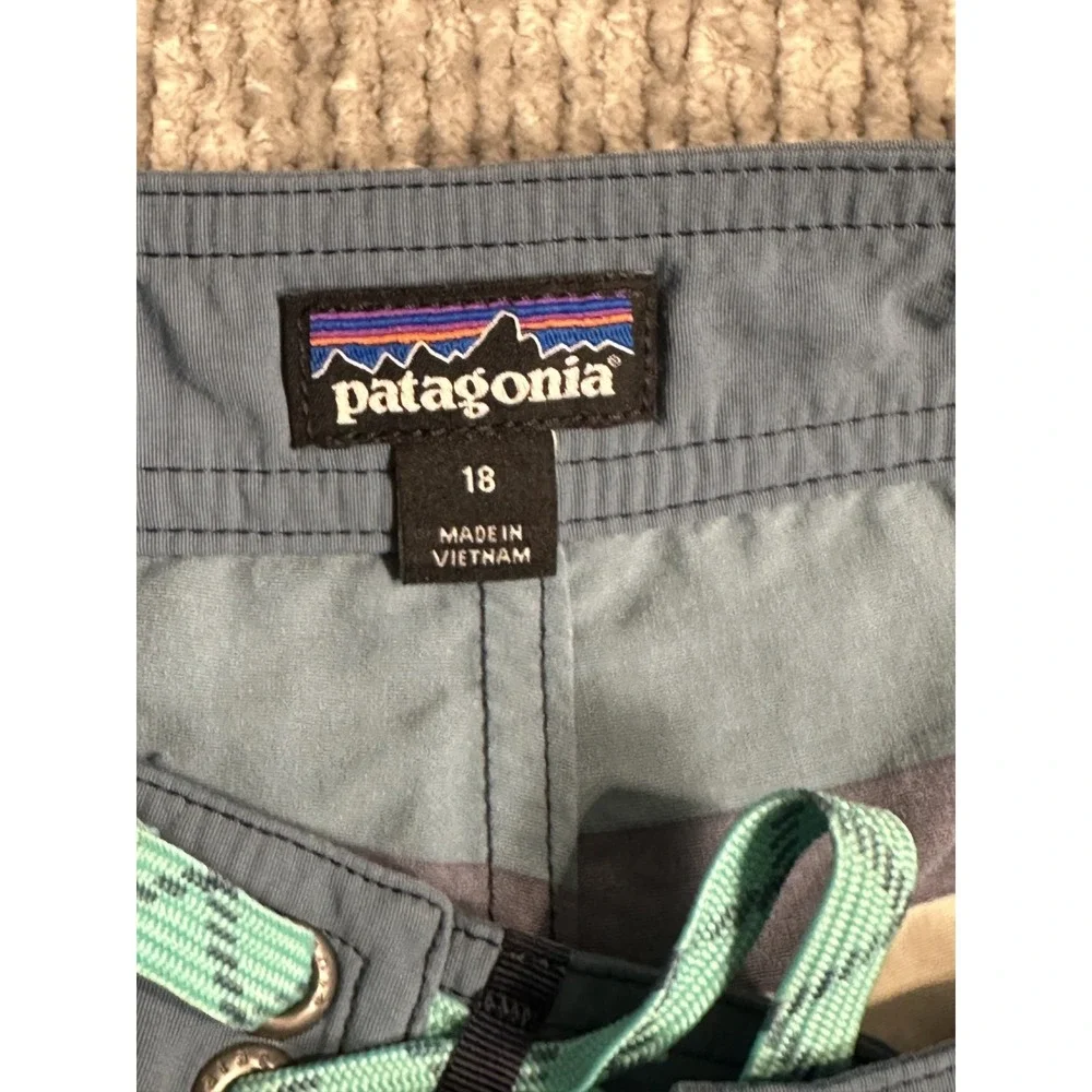 PATAGONIA BOYS BOARDSHORTS WAVEFARER WATER RIBBON BIG NETTLE GREEN 67817 SIZE 18